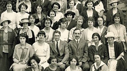 1921 photo of Arthur Allen and his students