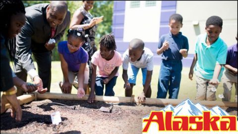 Students in Savannah, Georgia, planting their new garden bed – 2016 BirdSleuth School Garden Grant winner